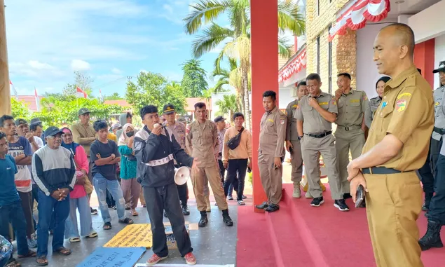 Warga Tiga Desa di Ampana Tete Tuntut Tambang Pasir Ditutup, Polres Touna Turun Kawal Aksi Damai