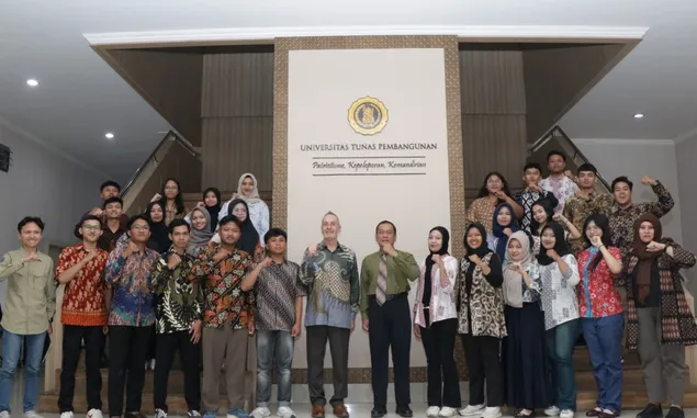 Tingkatkan Kemampuan Presentasi Bahasa Inggris, UTP Surakarta Gelar Speak with Impact   