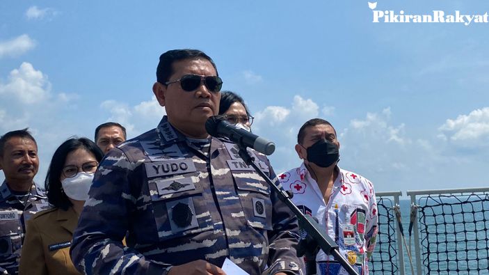Sambut HUT TNI AL, KSAL Yudo Margono Gelar Bhakti Kesehatan di Kapal Perang KRI Semarang 594