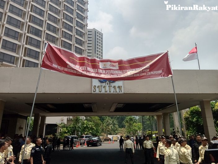 Spanduk ‘Tanah Milik Negara’ Dipasang di Hotel Sultan, Pengelola GBK Siap Gelar Pengosongan Lahan