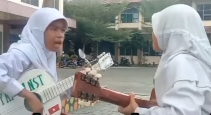 Viral Dua Siswi SD Nyanyi Lagu Namaku Sambo, Warganet: Perlu Dilindungi