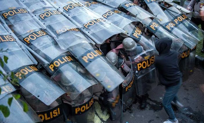 Siap ‘Ademkan’ Demo Hari Ini, Pasukan Basmallah Polisi Bertugas Baca Shalawat hingga Asmaul Husna