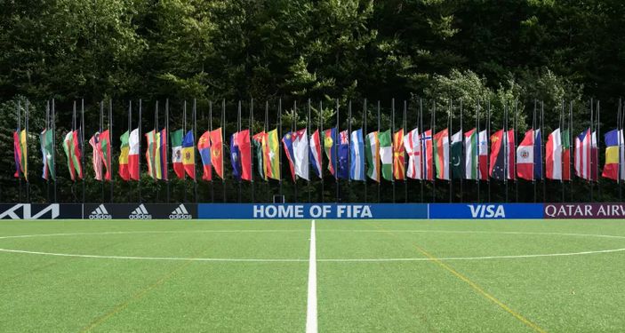 FIFA Ungkap Dukacita untuk Korban Tragedi Kanjuruhan, Seluruh Bendera di Markasnya Dikibarkan Setengah Tiang