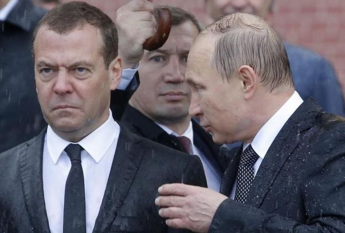 Mantan Presiden Rusia Dmitry Medvedev Jadi Buronan di Ukraina