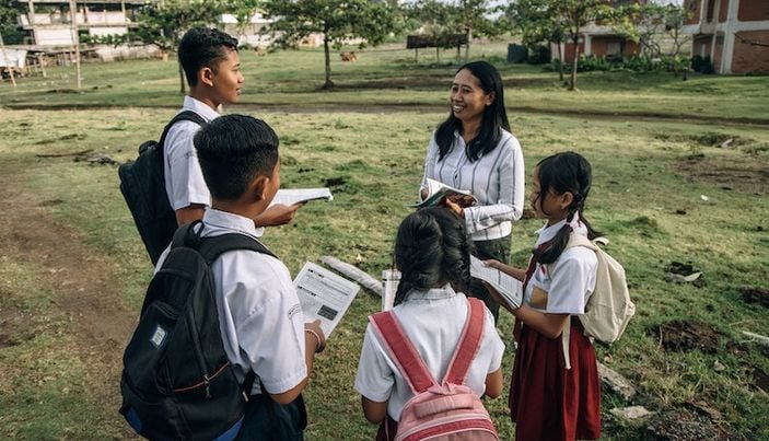 5 Puisi Singkat Hari Guru Nasional 2022, untuk Diberikan kepada Guru