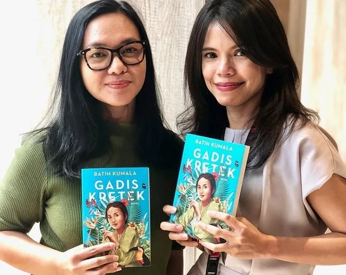 Novel Gadis Kretek Karya Ratih Kumala Kisahkan Perjalanan Mengupas