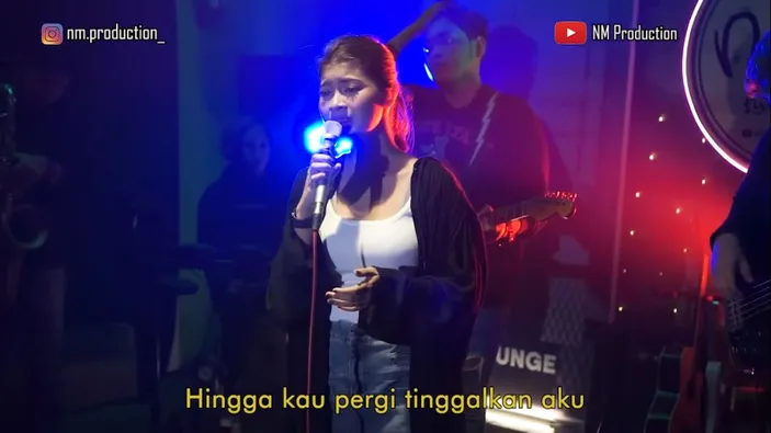 Lirik Lagu Aku Bukan Jodohnya Karya Tri Suaka Dan Charly Van Houten ...