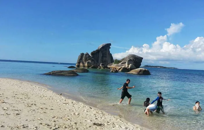 Surga bagi Pecinta Alam dan Burung, Wisata Cagar Alam Pulau Dua Tempat