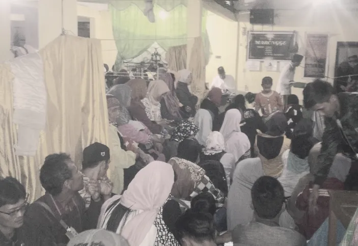 Tradisi Malam Jumat Kliwon di Makam Keramat Brebes: Misteri, Ritual, dan Kepercayaan Lokal