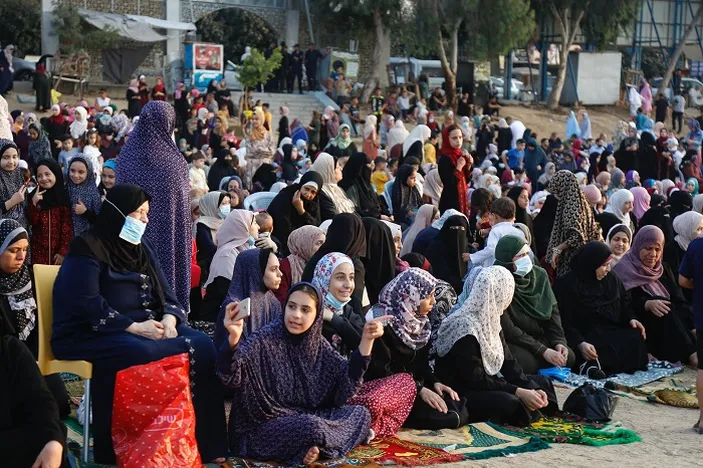 Perempuan Sholat Tarawih Di Masjid Atau Di Rumah Ini Penjelasan