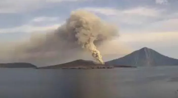 Gunung Anak Krakatau Kembali Erupsi, Kini Abu Vulkanik Tersembur Setinggi 2.000 Meter