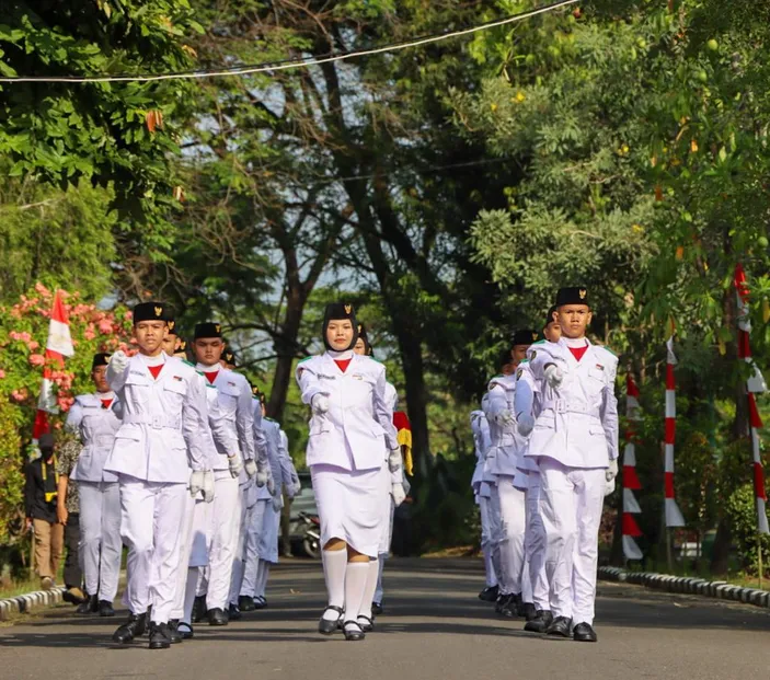 Kapolres Tegal Menjadi Inspektur Upacara Penurunan Bendera Merah Putih ...