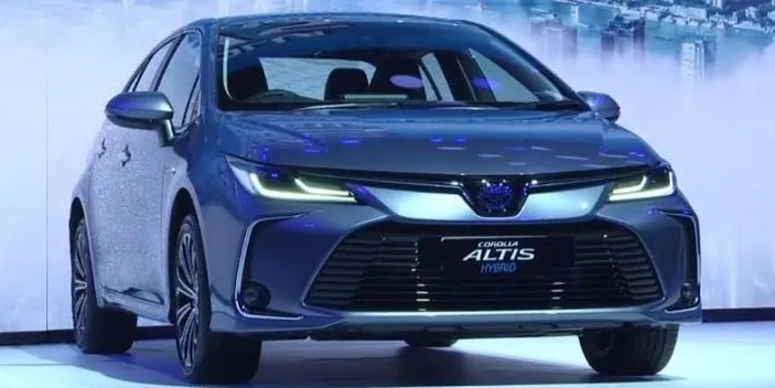 Altis 2020 vs Civic 2019: Pertempuran Dua Raja Sedan