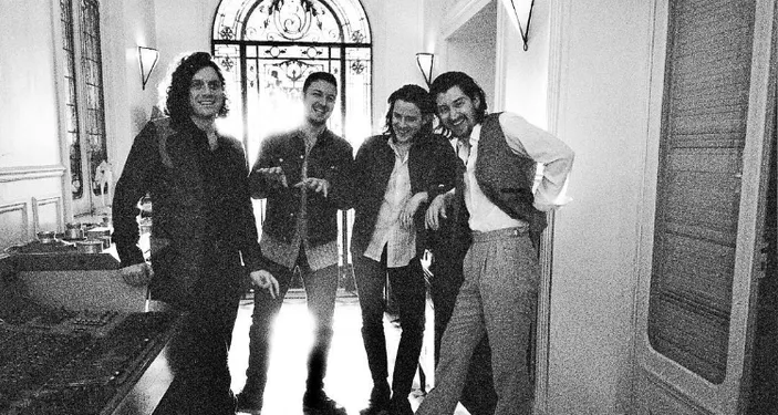 Lirik Lagu I Wanna Be Yours – Arctic Monkeys dan Fakta di Baliknya