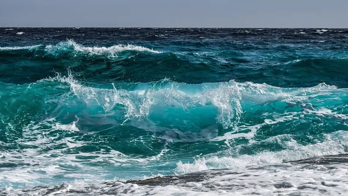 Gelombang Setinggi 6 Meter Mengintai Pantai Selatan, Nelayan dan Wisatawan Diminta Waspada