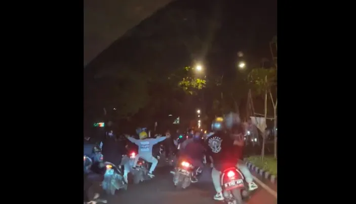 Heboh Video Aksi Ugal-ugalan Geng Motor Di Bandung Resahkan Pengendara ...