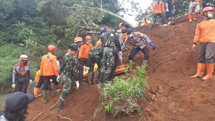 Tim Sar Temukan 8 Jenazah Tertimbun Longsor Akibat Gempa Cianjur Jumlah Korban Hilang Kini