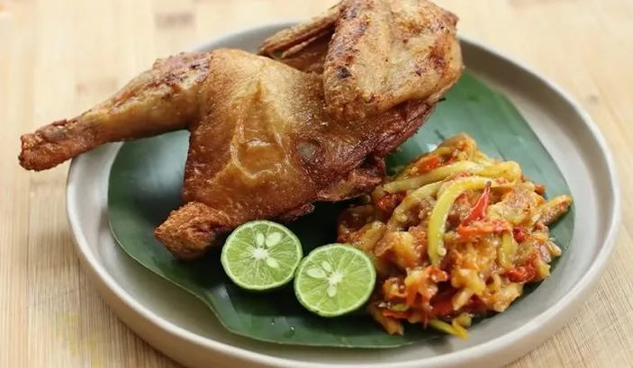 Resep Ayam Krispi Sambal Pencit Atau Mangga Yang Renyah Di Luar Lembut