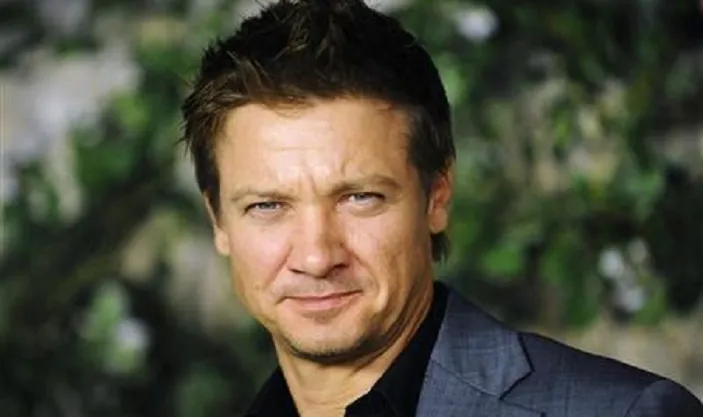 Alami Kecelakaan Usai Tertabrak Alat Berat Pengangkut Salju, Jeremy Renner Bagikan Kondisi Terkininya