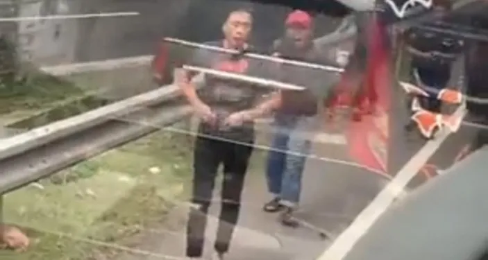 Heboh Aksi Koboi Jalanan Di Jakarta Gunakan Pelat Rfs Acungkan Pistol