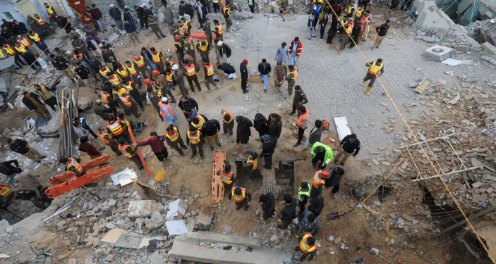 Update Bom Bunuh Diri di Masjid Pakistan: 100 Orang Tewas dan Korban Luka-luka Bertambah