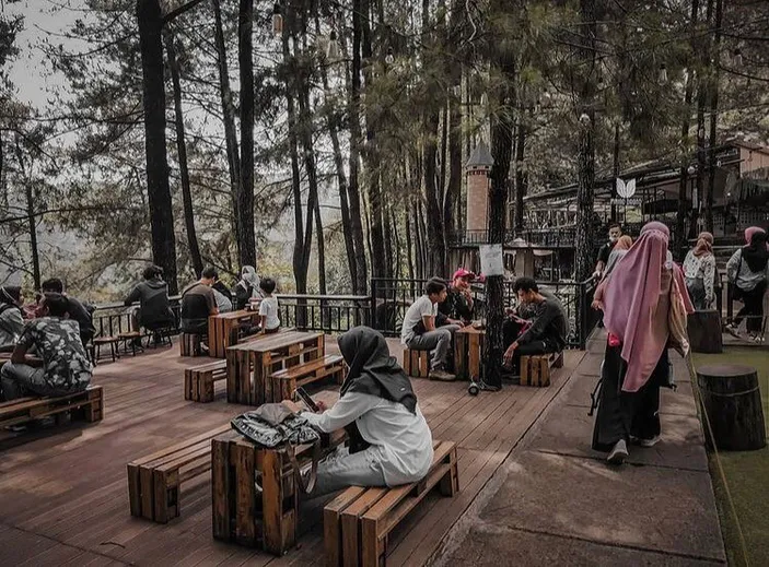 Suasana Sejuk Dengan Pemandangan Indah Di Kopi Daong Bisa Jadi Pilihan Berwisata Malam Di Bogor