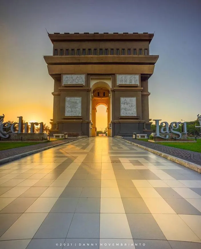 Monumen Simpang Lima Gumul Kediri, Ikon Jawa Timur yang Memukau Jadi ...