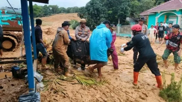 Bnpb Ungkap Korban Meninggal Akibat Tanah Longsor Di Natuna Warta Tidore