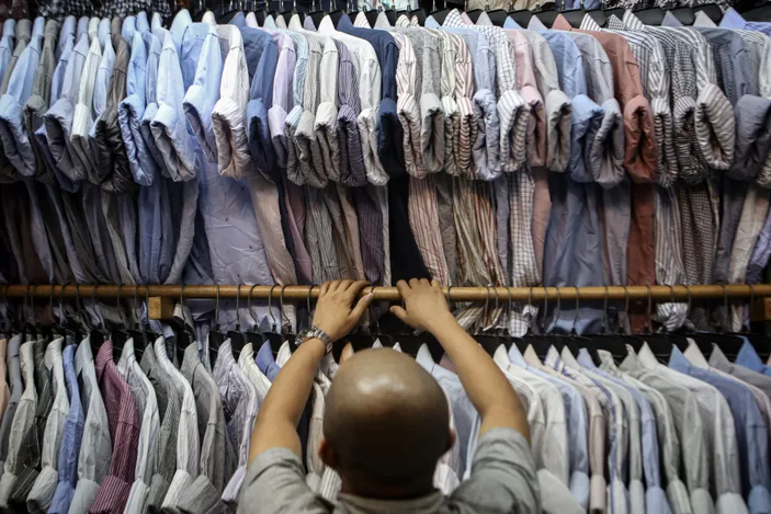Mendag Zulkifli Hasan Akan Bakar Baju Bekas Impor Senilai Rp30 Miliar
