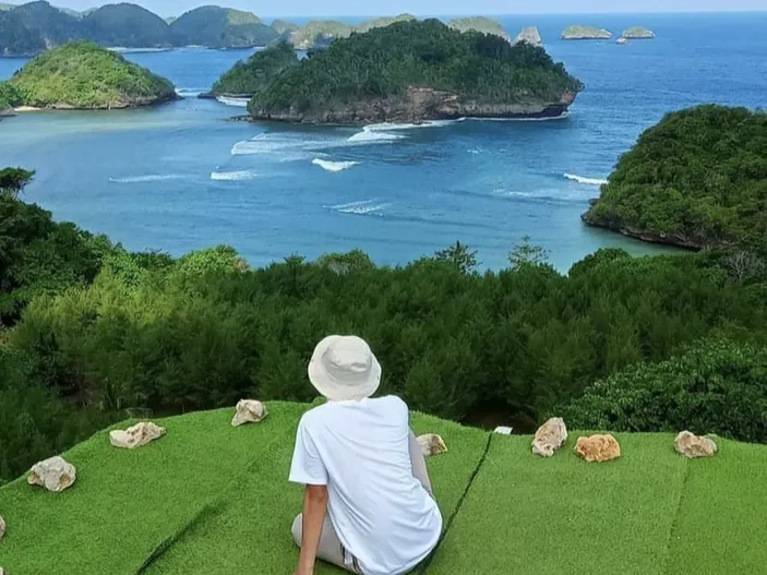 Keindahan Pantai Teluk Asmoro yang Menawan, Tempat Wisata Indah di ...