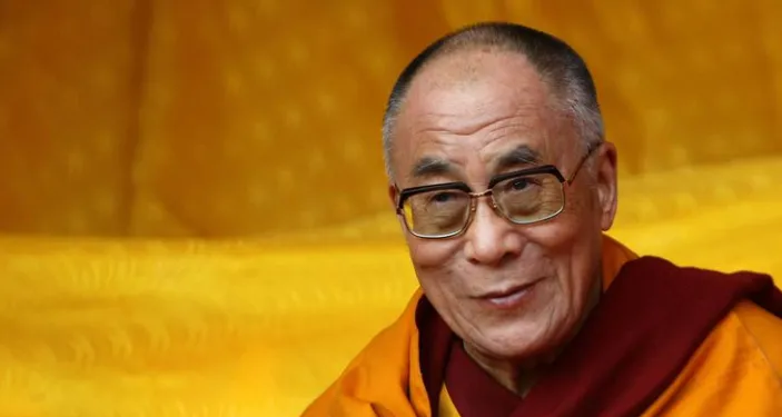 Menilik Kontroversi Dalai Lama, Adakah Bentuk Sapaan Lidah dalam Budaya Masyarakat Tibet?