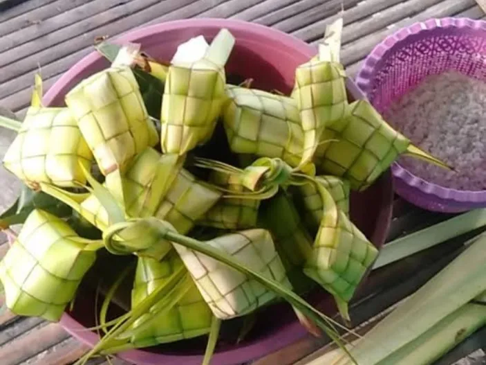 Cara Menganyam Ketupat Untuk Pemula Simple Anti Gagal Dari Daun