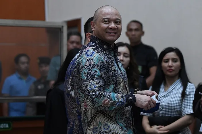 ‘Senyum’ Teddy Minahasa Saat Lolos dari Hukuman Mati