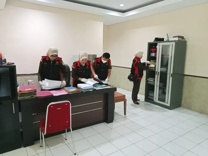 Kejati Geledah Kantor Dan Rumah Pribadi Kadis Pertanahan Dan Tata Ruang ...