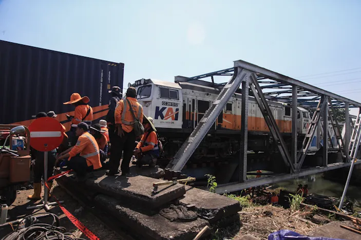 Gercep! Evakuasi KA Brantas Vs Truk Trailer Selesai Pagi Tadi, Dua ...