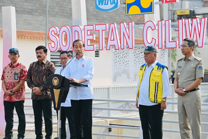 Jokowi Soal Sodetan Ciliwung yang Dicap Mangkrak Era Anies Baswedan: Pemprov DKI Tak Bebaskan Lahan