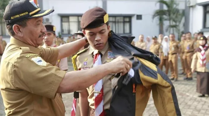 Fakta Unik Tentang Baret Pramuka Mengapa Miring Ke Kanan Simak