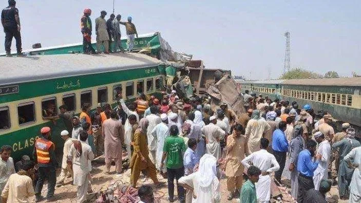 10 Gerbong Kereta Api Hazara Express Pakistan Terpelanting, 30 Penumpang Tewas