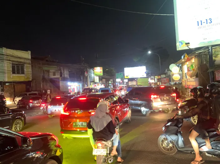 Perkuliahan Dimulai, Jatinangor Macet Parah dari Siang hingga Malam Hari