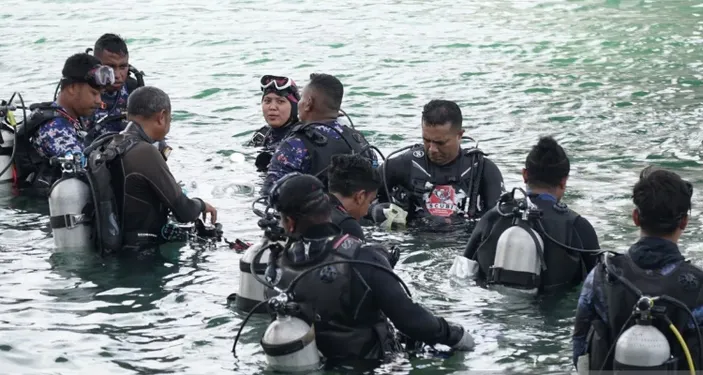 Kala 78 Penyelam Diterjunkan untuk Angkat 3 Ton Sampah di Teluk Ambon: Ini Masih Jauh dari yang Diharapkan