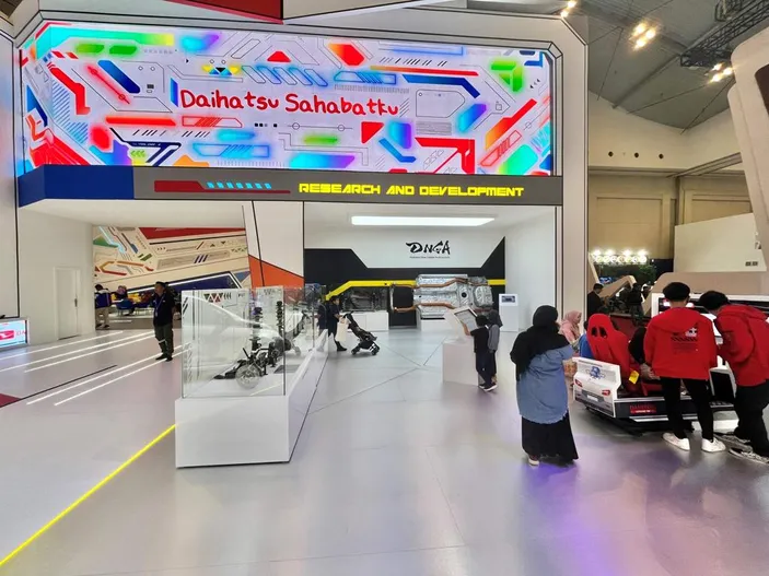 Daihatsu Gas Terus Sajikan Teknologi DNGA Lewat fasilitas R&D Corner di Booth Daihatsu GIIAS 2023