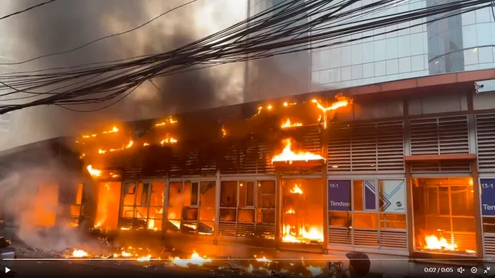 Halte TransJakarta Tendean Kebakaran, 7 Unit Mobil dan 30 Personel Damkar Diterjunkan