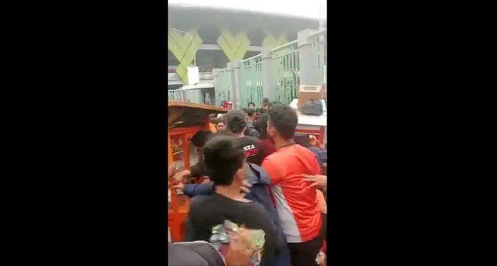 Ketum Jakmania Buka Suara Soal Dugaan Tukang Cuanki Jadi Korban Sweeping di Stadion Patriot Bekasi