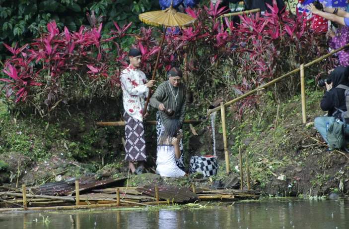 Inilah Tradisi Padusan Yang Dilakukan Masyarakat Jawa Dalam Menyambut ...