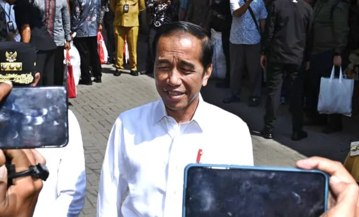 Jokowi Santai Tanggapi Kabar Mentan Syahrul Hilang Kontak di Eropa: Masa Presiden Suruh Tahu