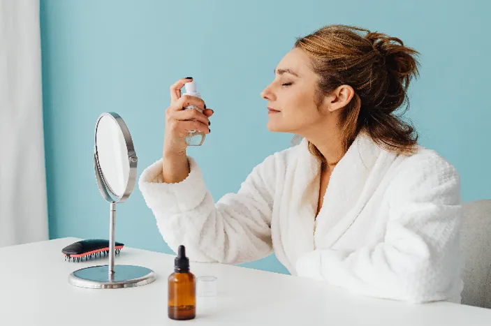 5 Rekomendasi Setting Spray Yang Bisa Bikin Makeup Tahan Lama