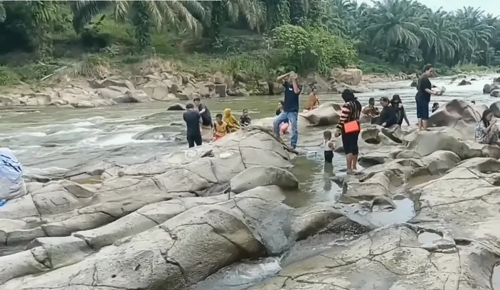 Menikmati Keindahan Alam Memukau! Pantai Salju, Destinasi Tersembunyi ...