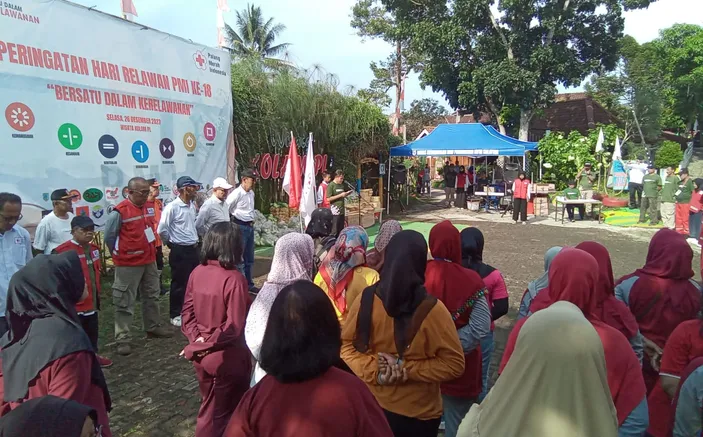 Peringati Hari Relawan PMI Dengan Tanam Pohon Di Kauman Kidul Salatiga ...