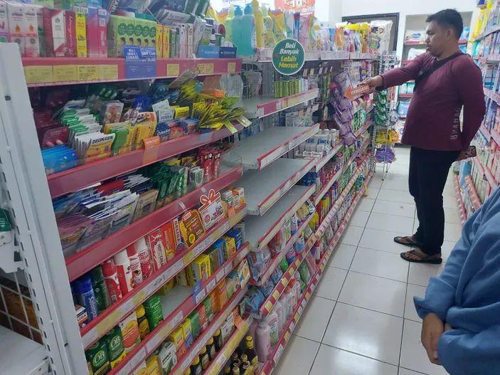 Perampokan Minimarket Di Bekasi Pelaku Gasak Uang Di Brankas Hingga