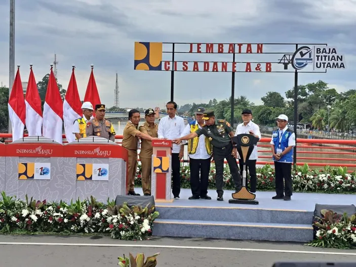 Telan Rp270,5 M, Jokowi Resmikan Tiga Jembatan Callender Hamilton Di ...